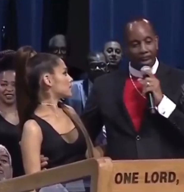 AriLover56's tweet photo. this was uncomfortable to watch 🙁 @ArianaGrande https://t.co/TjL6U9toRW