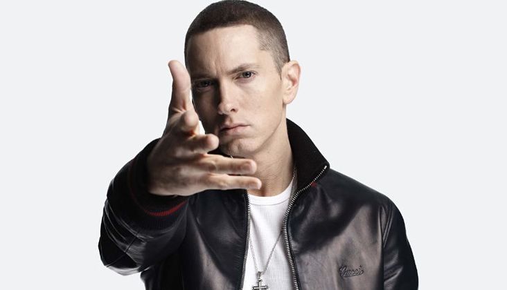 JovemPanEntrete's tweet photo. Surpresa! Eminem lança novo álbum "Kamikaze" sem nenhum aviso https://t.co/7FIWU0p7Y9 https://t.co/vav59g3oFd