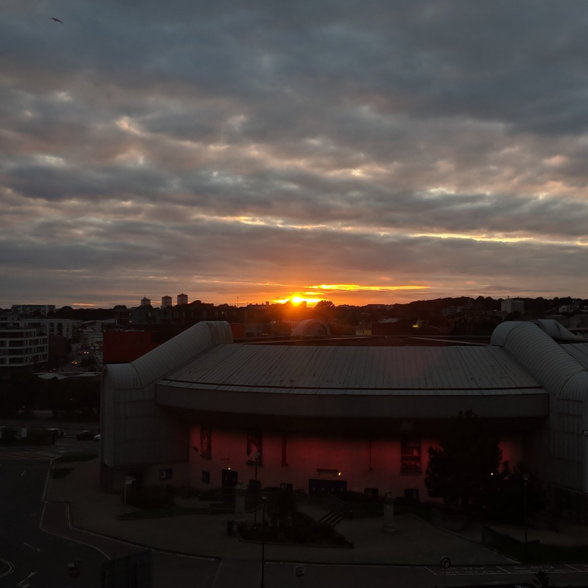 Incredible sunset from the last night in the office before moving to the new one. 

#sunset #photooftheday #Plymouth #plymouthpavilions #work #onepolygon #nofilter #uk #landscapephotography #googlepixel2xl #office #latenight