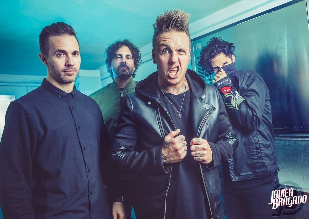 paparoach's tweet photo. this new music we cooked up 😱 https://t.co/xAMdY0DCgP