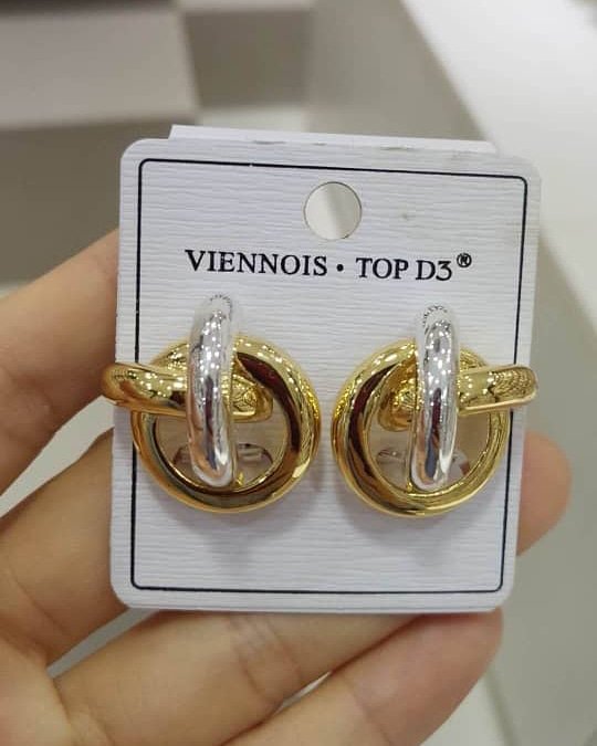 DeborahEme2's tweet photo. Dear Spartans,  pls help a sister retweet her hustle. Available and affordable. Thank you! https://t.co/Tu5VMgy08v