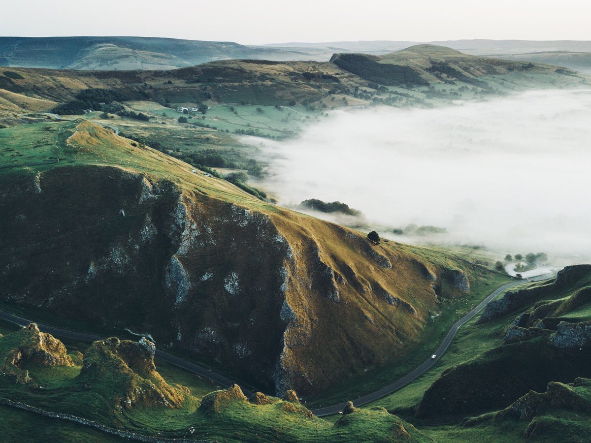 DanielCasson1's tweet photo. Droning above the fog ☁️ https://t.co/YyffbGSjqe