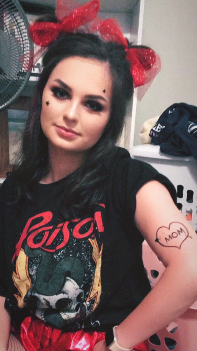 madddiissonnn's tweet photo. Sometimes you just gotta rock out w your colonel card out #ACDZ #tatted https://t.co/6jb87KU4BA