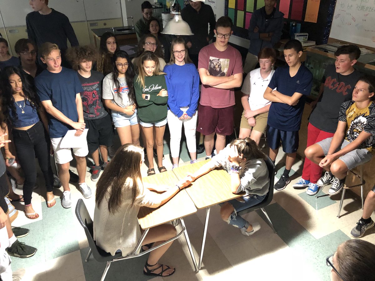 CaraSyers's tweet image. After a 2017 tie, the 2018 Craig vs Syers Thumb War Battle ends with a convincing Syers victory! #scientificmethod #wearethechampions #ArapClassrooms2018