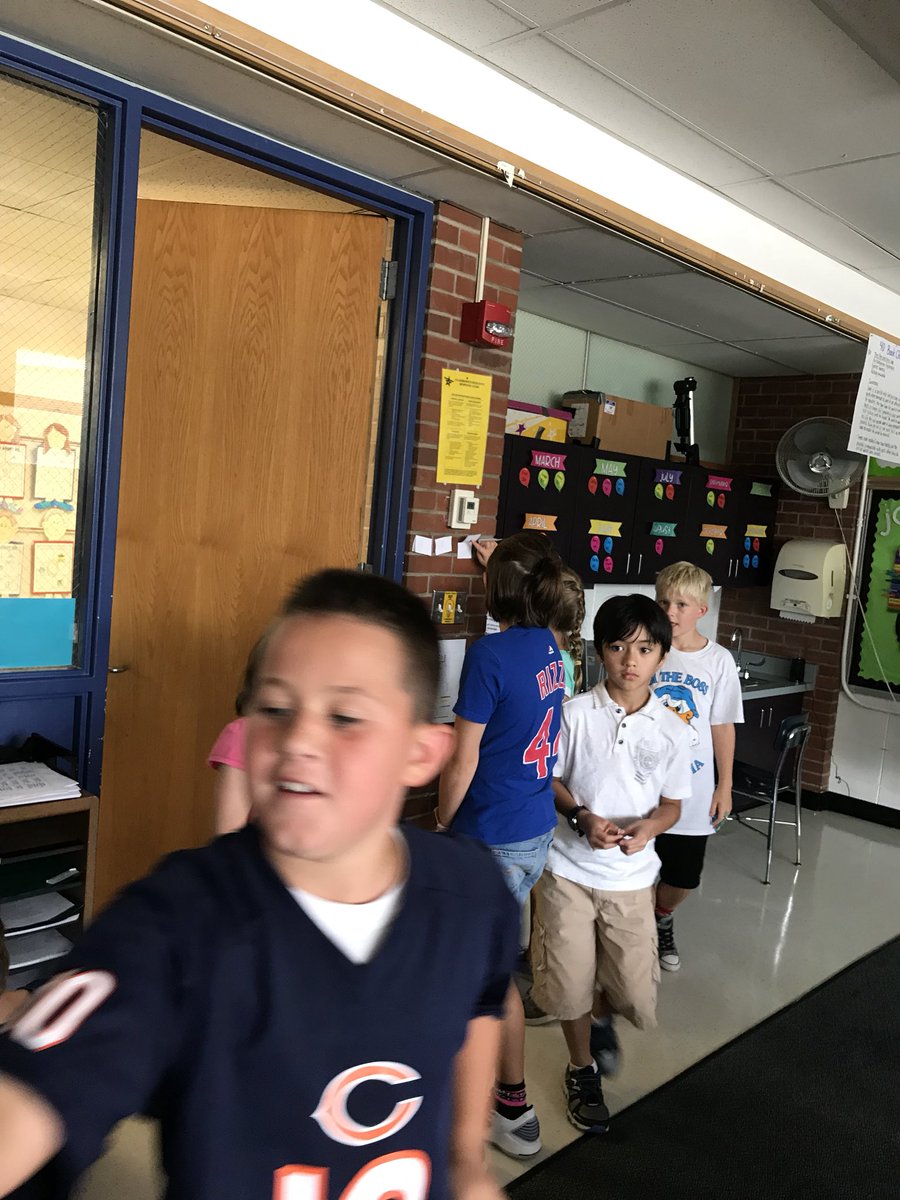 MrsOGara's tweet photo. Our Room Brighteners created a scavenger hunt for our quote from last week “I’m not telling you it’s going to be easy, I’m telling you it’s going to be worth it!” The rest of the class had a fun time following the clues and getting their origami prize at the end! @ahsd25patton https://t.co/84vWzBeOba