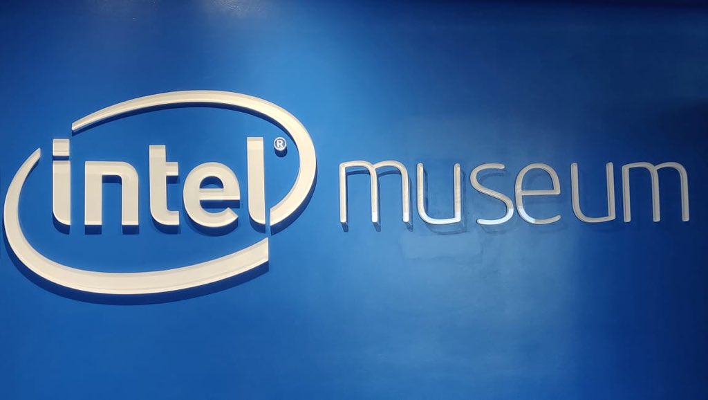 Inc42's tweet photo. #iStartKnowledgeTour at #IntelMuseum - the #StudentEntrepreneurs explored and got the understanding of the ‘Silicon’ beginning to the Valley. Technology history showcase was an eyeopener for the Student Entrepreneurs. #RajasthanAtSiliconValley https://t.co/4rHa18JMRQ