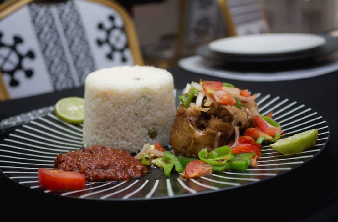 PrimoRestoLome's tweet photo. Avez vous déjà dîner? 
Vous pouvez faire un tour chez nous 😇
Nous sommes sur le boulevard Jean-Paul 2 non loin de la paroisse catholique sainte Rita de wuiti! 
Prix unique de nos plats #2000Fcfa https://t.co/oIgS7D2iNf
