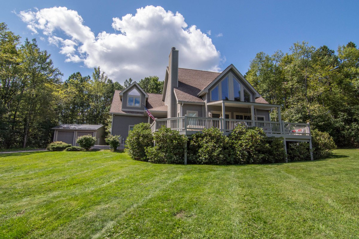 RaileyRealty's tweet photo. #FreshListingFriday is 155 Cedarbrook Drive! This gorgeous Lake Access home features a huge yard, open main level, 5 bedrooms, dock slip, and detached storage! Southern end of Deep Creek Lake!
View more info and photos here >> https://t.co/jpeLSGxewB
#deepcreeklake https://t.co/AhQ9NFE2ZD