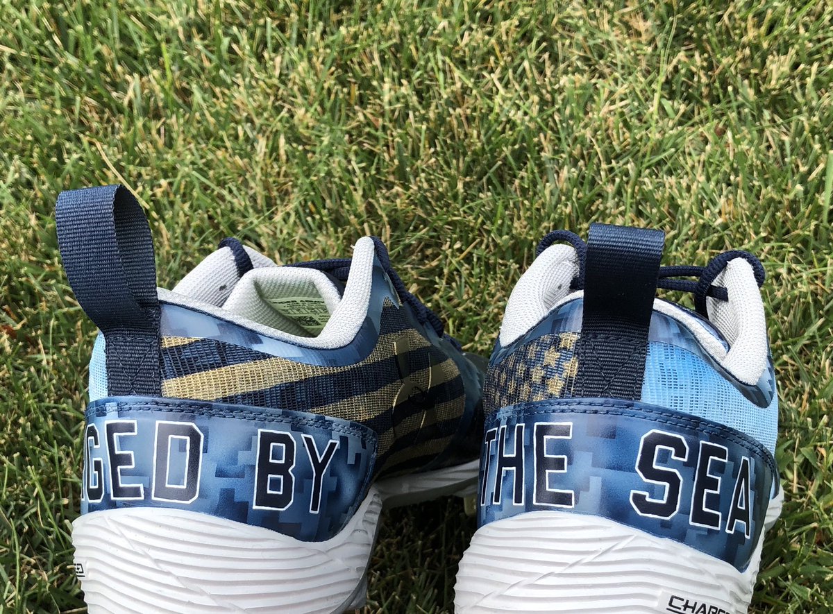 JHrusovsky's tweet photo. Customs @USNavy @AmericasNavy themed cleats for @Padres @MattStrahm. #padres #hrusovskyscustomkicks #navy #mlb @MLB @UABaseball @AngelusDirect #sandiego #padresnation #military #sundayhomegames #customcleats #baseball @WhatProsWear #ForgedByTheSea https://t.co/aoYbH6fks4