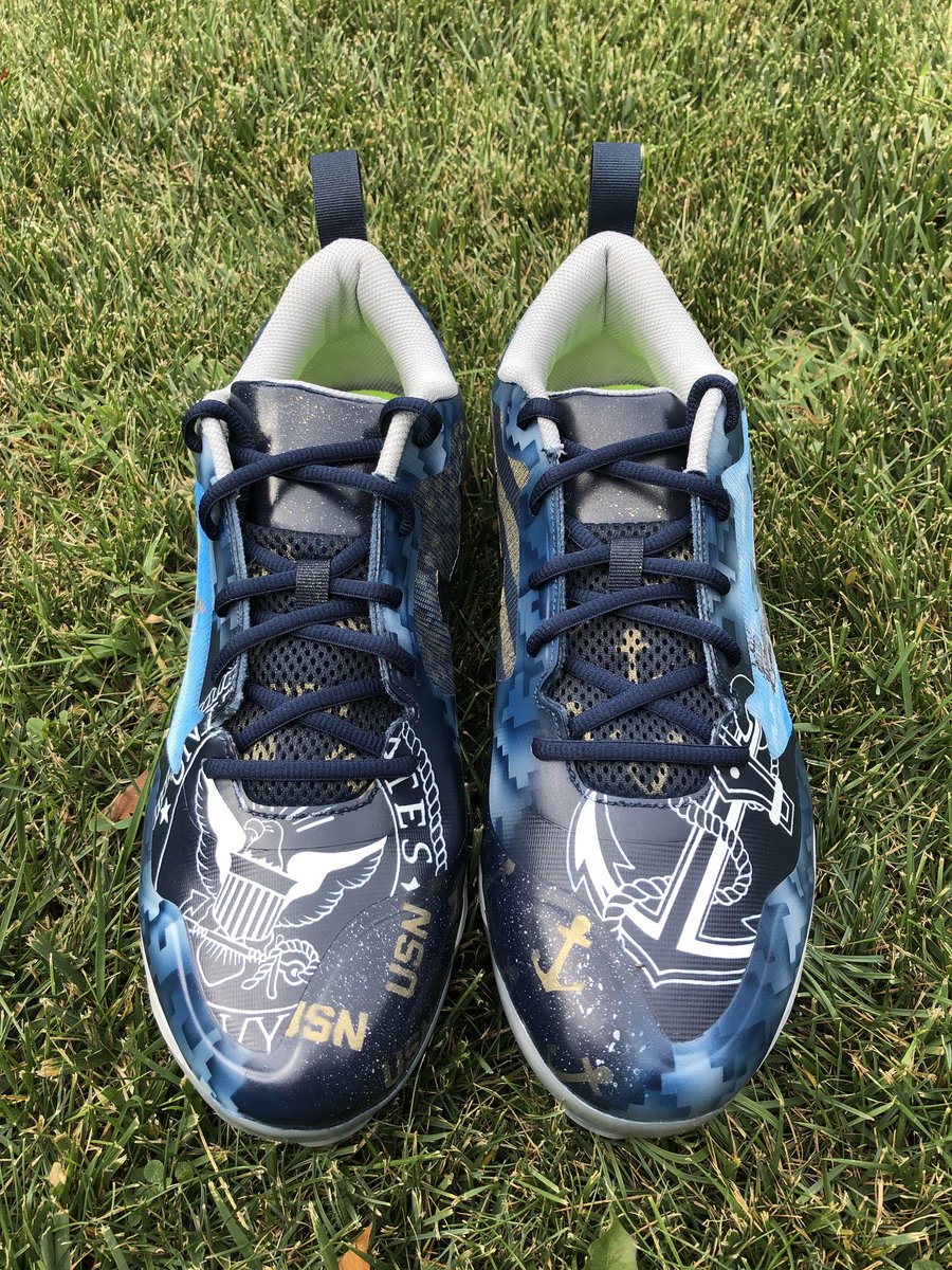 JHrusovsky's tweet photo. Customs @USNavy @AmericasNavy themed cleats for @Padres @MattStrahm. #padres #hrusovskyscustomkicks #navy #mlb @MLB @UABaseball @AngelusDirect #sandiego #padresnation #military #sundayhomegames #customcleats #baseball @WhatProsWear #ForgedByTheSea https://t.co/aoYbH6fks4