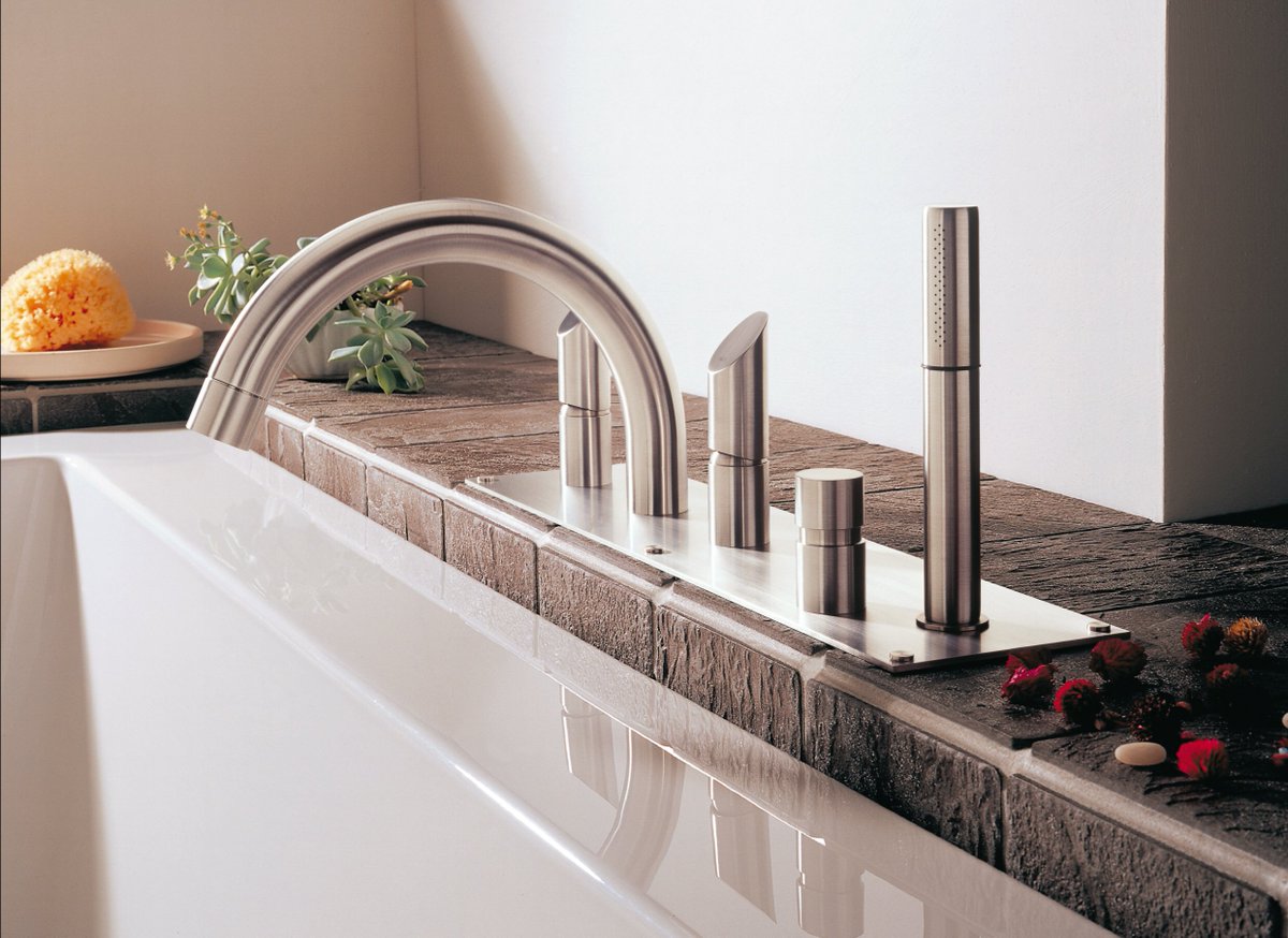 The CB500 is an impeccable 5 hole tub filler with hand shower. 🚿 #mgsmilano