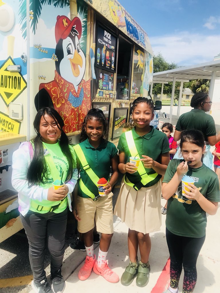 kjmartinez__'s tweet photo. How do we culminate our week before a three day weekend? With some @KONAICE of course. 😉
@GAE_bulldogs
#GESAfterschool #ProudActivityLeader https://t.co/JjgXLOlUSb