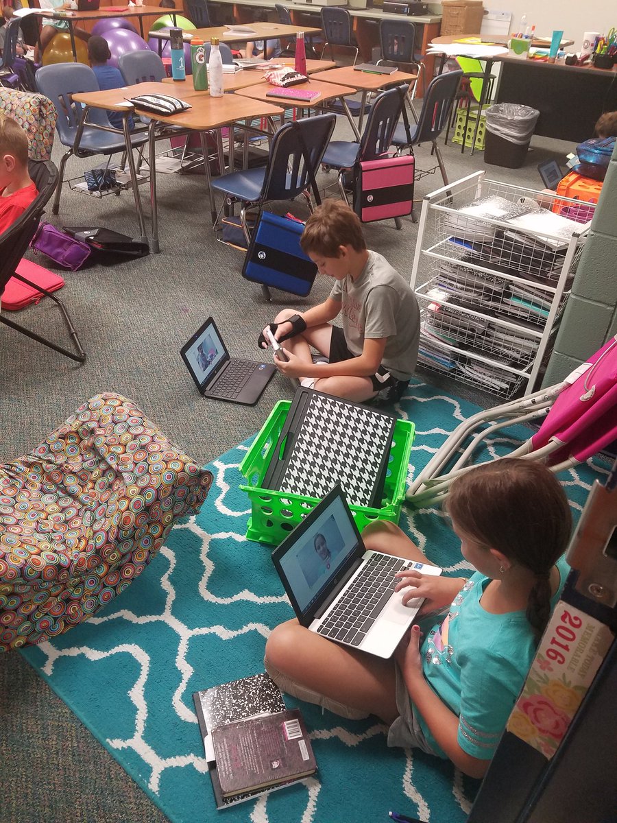 MissDyson3's tweet photo. Students using Flip Grid for the first time, responding to their reading! #TechInELA https://t.co/hnUrp5R2Ef