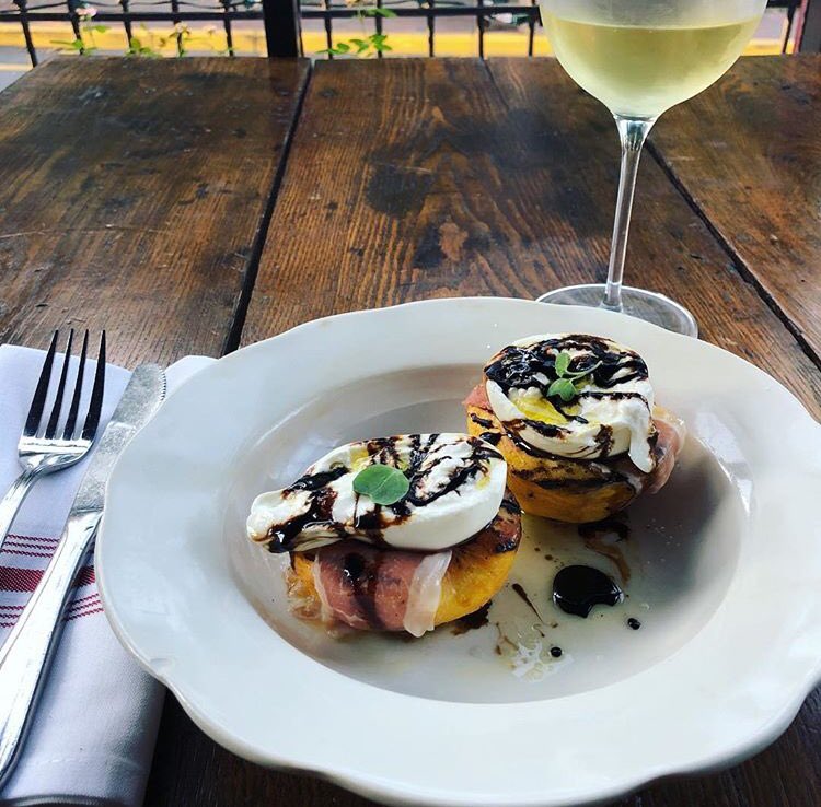 Grilled Peaches, Burrata and Prosciutto with a glass of Sancerre 🍑🧀🍷