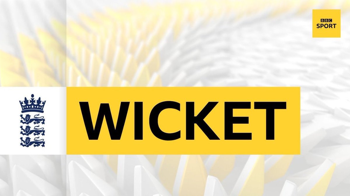bbctms's tweet photo. WICKET!
And another! Moeen Ali has his fourth, Shami gone for a duck! India 195-8. Ali is on a hat-trick!

LIVE:
📻 @5liveSport Extra &amp; @BBCRadio4 LW 
💻 https://t.co/pAirZsxYHd
🌍 https://t.co/i5Tx2hrazn
#ENGvIND #bbccricket https://t.co/akJRhhksR1