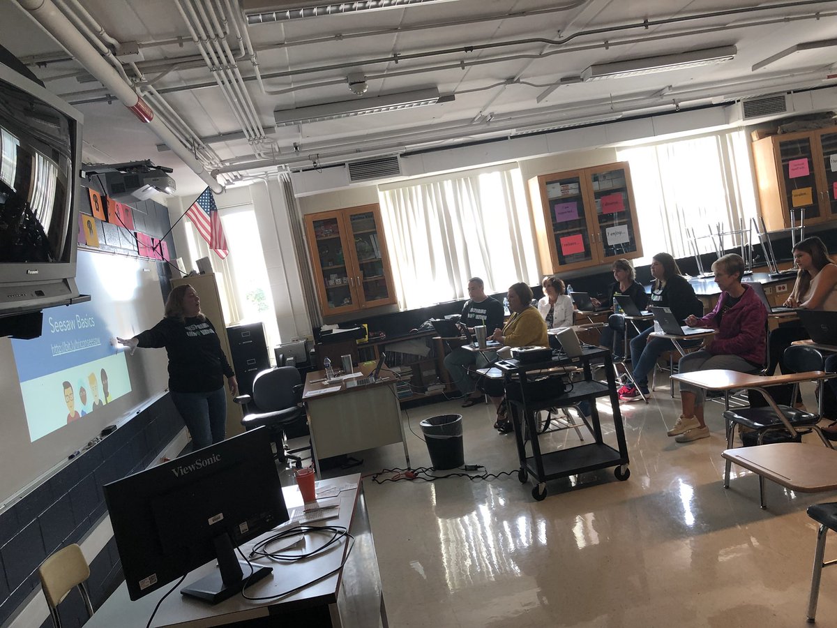 thorsentech's tweet photo. @ms_sutter presenting @Seesaw at #triconference18 #d15innovate https://t.co/SarsJ5THyX