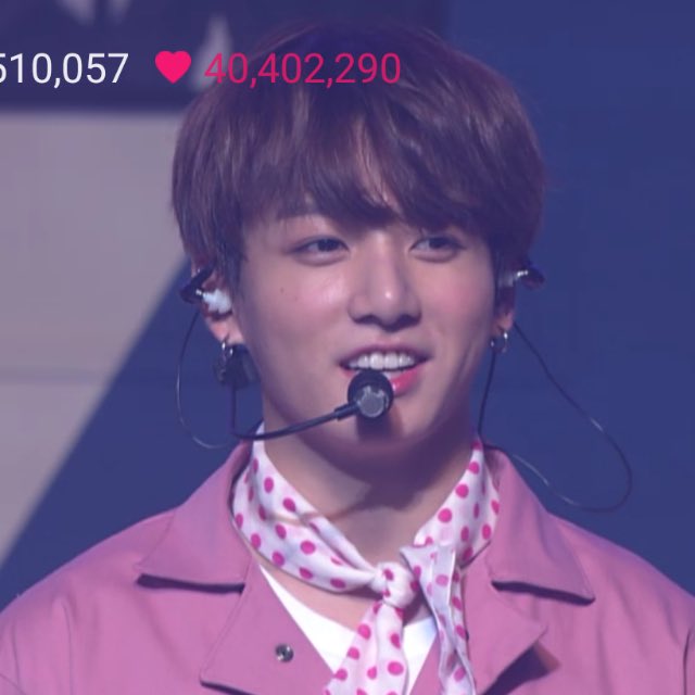cattyoonmin's tweet photo. sen hep gül minik tavşan #JKMagicDay #HappyJungkookDay https://t.co/pZQEoiwoLQ