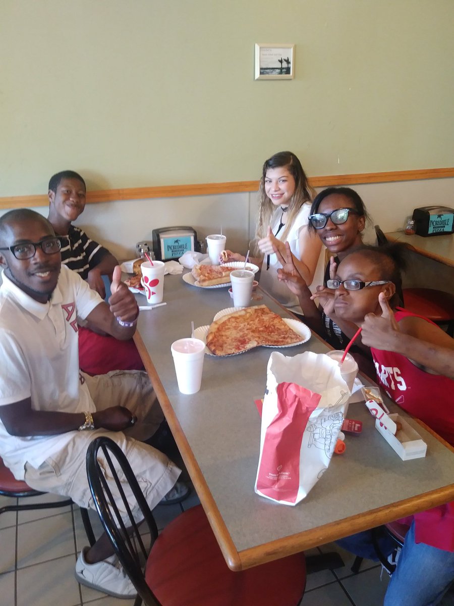 MsKimatTPYA's tweet photo. YES!! We returned our Daily Journals all week long!! SUCCESS!! What an awesome reward!! #eatingout #tpyauncw #reward #doingtherightthing #beingresponsible @MosleyPLC @A_Pearson16 https://t.co/VJLqrhTxZq