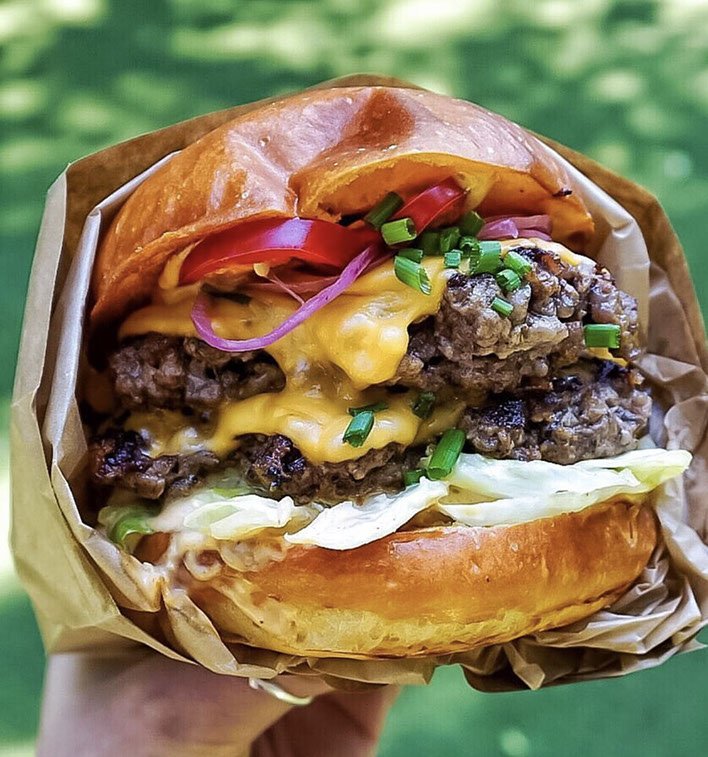 patrickbeddow's tweet image. Burgers are always bound to go down well at events - check out Cool Caterers to find the best burger traders in the UK including the inimitable @zephyrfood!
 
🍔 coolcaterers.co.uk/listings/categ…
