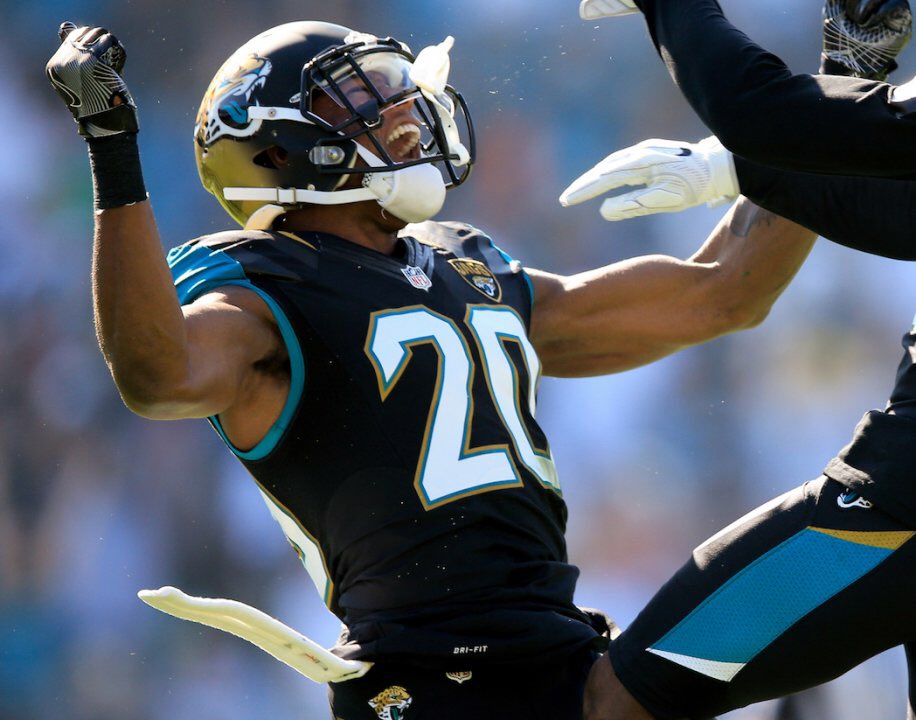 CompleteHkyNews's tweet photo. Jaxsonville Jaguar soundbiter Jalen Ramsey told ESPN Magazine’s Mina Kimes that he could make the NHL after training for 6-months. 

"He's never tried skating," Kimes writes, "but if he trained for six months, he says, he could probably crack the NHL." https://t.co/ieNgLY3rDB