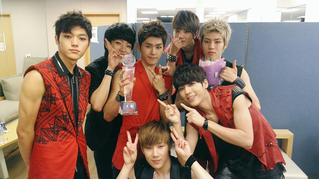 wooyaforlife's tweet photo. Wow today was the day infinite cried like babies on stage with full of happiness.....
#INFINITE #infinite1stwin https://t.co/AnGruoH8IF