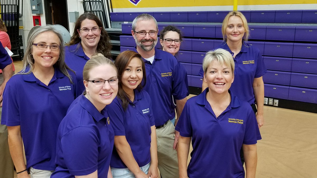 UWSPcps's tweet photo. Faculty and staff from @UWSPBusiness, @UWSPSOE, Interior Architecture and Nursing are showing their #PointerPride for #UWSPConvocation. #UWSP https://t.co/cf2lWG16hx