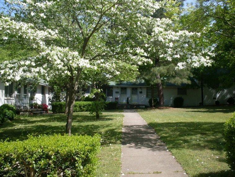 This week's #FeatureFriday property spotlight is the Cameron Hills Apartments! Nestled among the old trees and lush landscaping lies our community. With it's small town, unhurried atmosphere, you will forget that you are in the middle of it all. Read more: cameronhillsapts.com/index.aspx