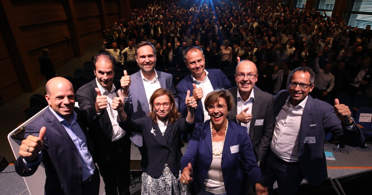 CSS_deutsch's tweet photo. "So gestalten wir unsere #Zukunft." Heute sind wir am #Kadertag gemeinsam in eine neue Ära gestartet! Wir freuen uns riesig, als #Gesundheitspartner für unsere Kunden da zu sein. #gesundsein #gesundwerden #mitkrankheitleben https://t.co/S1hXoA4UXa