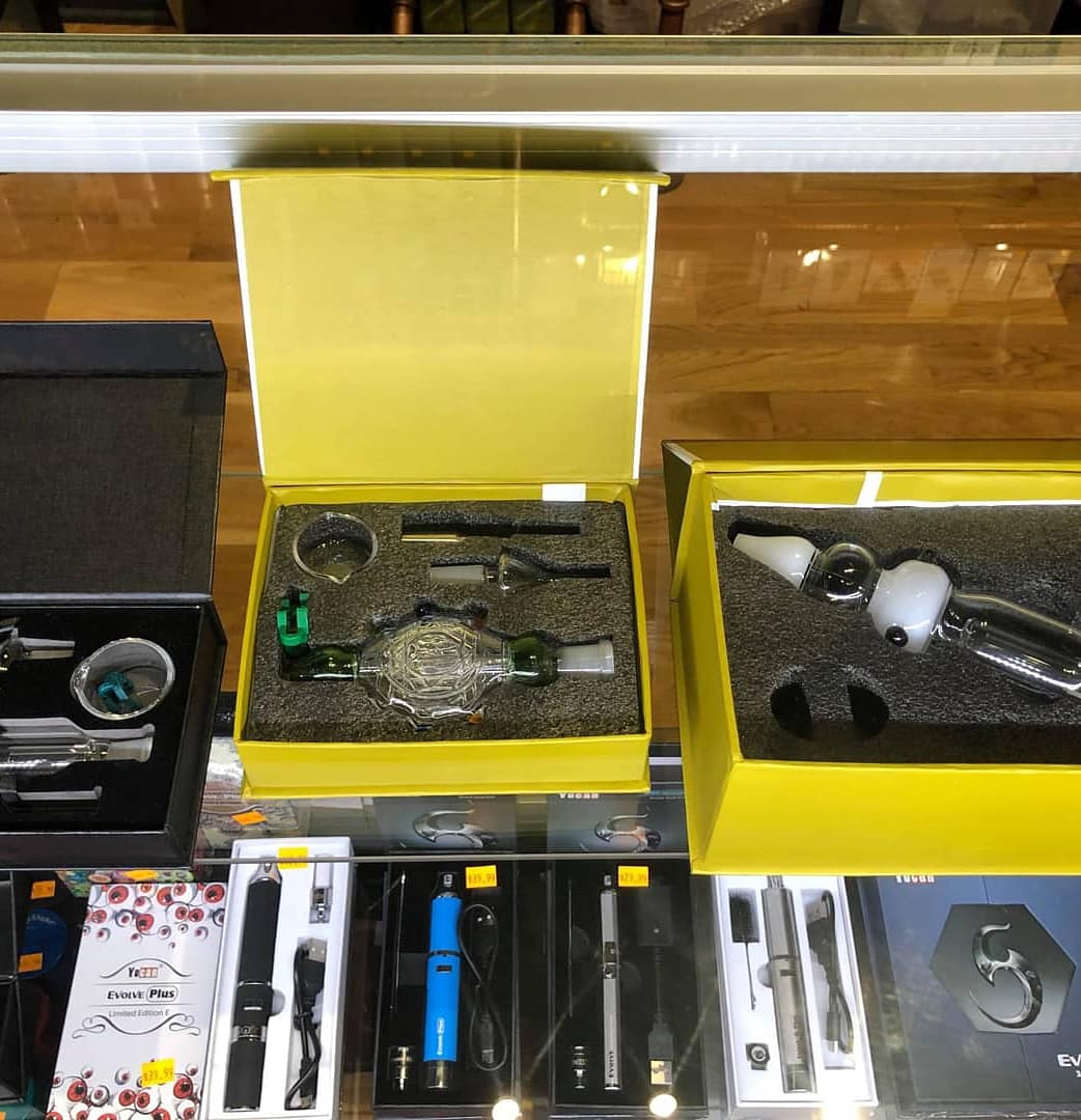 SmokeStationChi's tweet photo. 20% off everything now thru Monday! #sale #vape #Chicago #420chicago #420glass https://t.co/HHP9UdpHpK