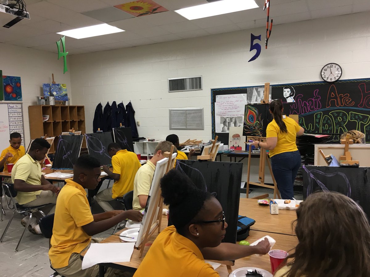 kpatrick1217's tweet photo. “Dining to Paint” PBIS with middle school today. Having fun and making beautiful art! @EXCELAcademyHCS #EXCELisALLin https://t.co/dgvhRPfSjH