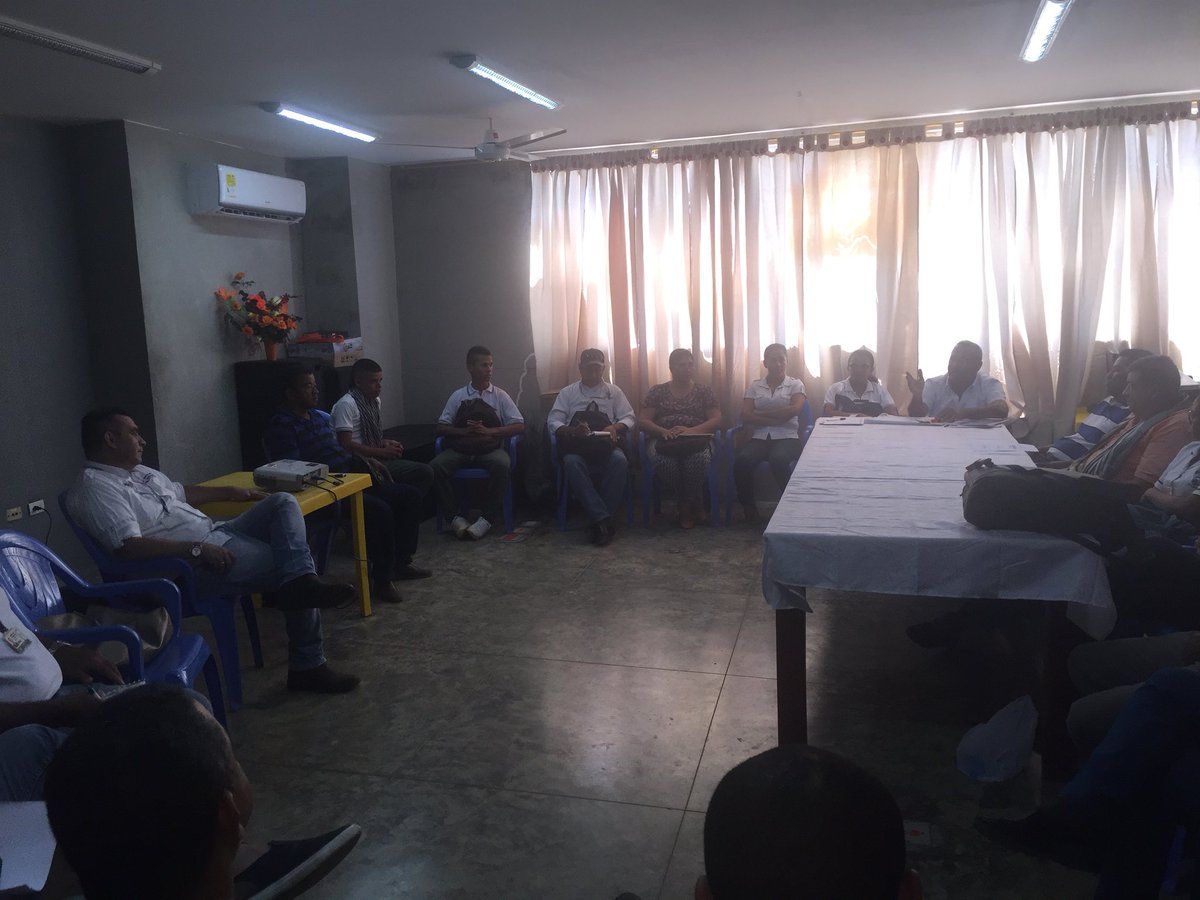 ADMON1_SENACFMA's tweet photo. @SBDIR_SENACFMA  Atendemos las necesidades del Alto San Jorge, reunidos con el Rector del Colegio CESUM, el Consejo Directivo, Junta de Padres de Familia y Secretario de Educación Municipal, interesados en realizar convenio con nuestro @SenaCfma https://t.co/furpe6jXEO