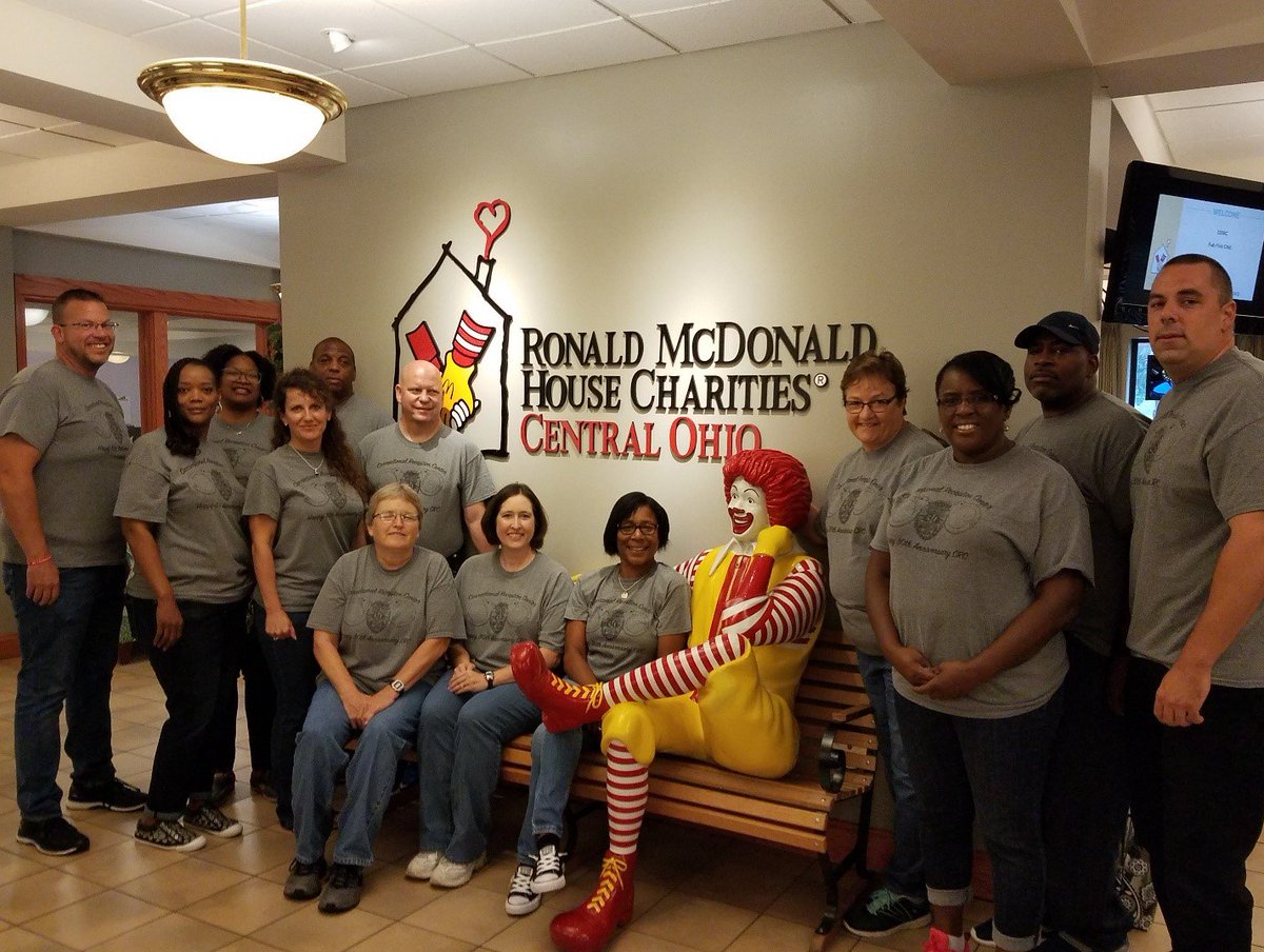 drcohiohr's tweet photo. Unit Management Staff from the CRC volunteered at the Ronald McDonald House in Columbus, Ohio. Staff prepared and served lunch for families who are currently staying at RMHC. The CRC Seven Step Group donated the funds that covered the costs of the food for the luncheon. #vounteer https://t.co/Qntk9WCgDT