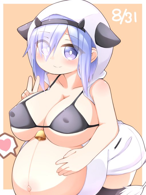 ノースリーブ牛パーカー。
おなかと胸は夏休みの自由工作を頑張りすぎた結果とか。 