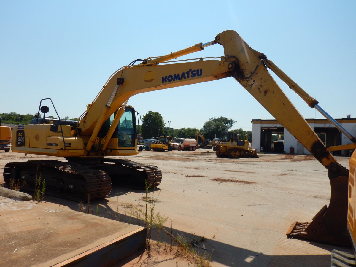 TerraPointLLC's tweet photo. Strike now! This 2012 KOMATSU PC200LCX-8 won't last long our new #TerraVerse sales platform. Full details and inspection here: https://t.co/83FIK4Hw25 #Komatsu #excavator #forsale #TerraPoint https://t.co/ffZ35ljkx2