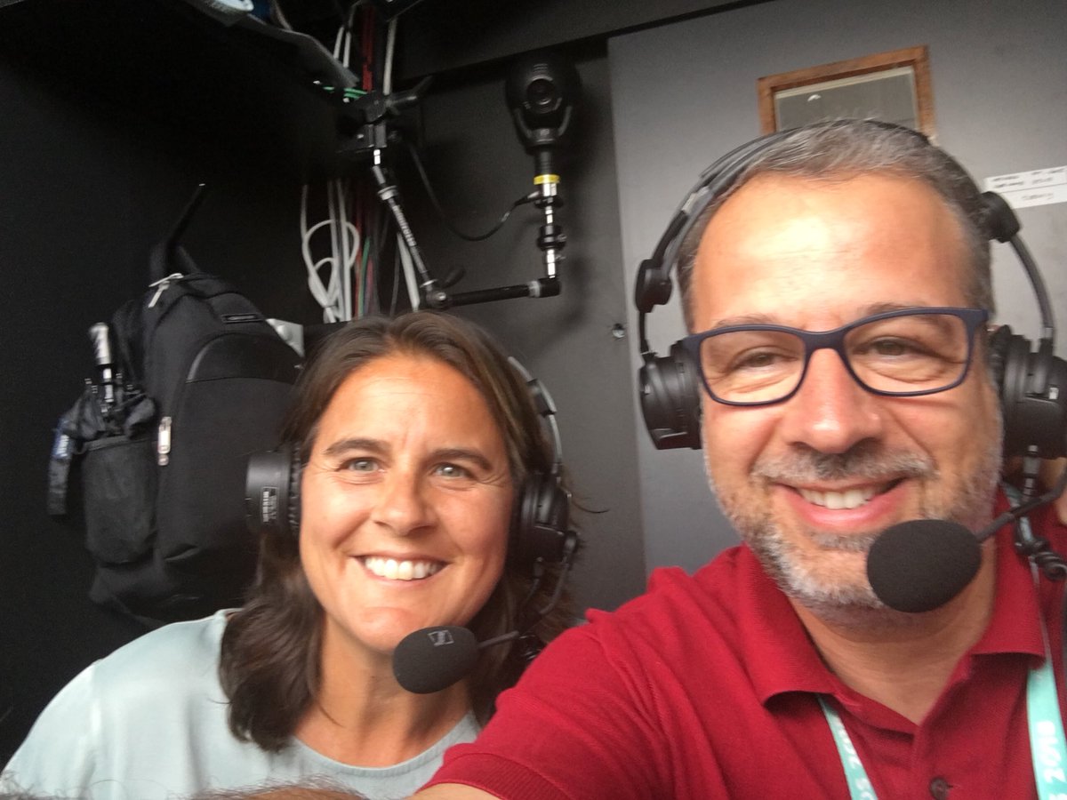 fernan_ruiz's tweet photo. Ya live en @Eurosport_ES 1️⃣
Sloan Stephens - Victoria Azarenka.
Comento con la gran, la inimitable @conchitamartinz
¿Os venís?
#usopen
#SuperCapi https://t.co/LCJOOxuVRO