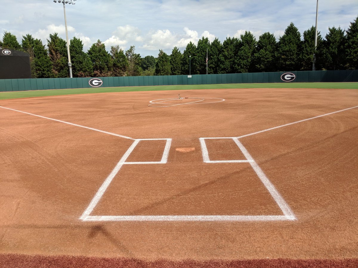 WillMinor09's tweet photo. #FastpitchFridays with the @NettingPros #netcommanders on Location @UGASoftball. Getting them ready for #FallBall. Check out our #NettingPros #Softball #FullProtector #IndoorHittingFacility #Netting #BallCarts #PocketScreens #BPScreens #WallPadding & more... https://t.co/0RRsLuUpyk