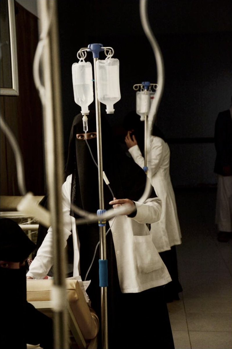 WHOYemen's tweet photo. Tens of thousands of public health workers in #Yemen are working tirelessly to provide lifesaving assistance without remuneration. Unpaid salaries are accelerating the collapse of an already deteriorated public health system. https://t.co/bqeaPIRnje
