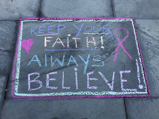 MSKCancerCenter's tweet photo. #FeelGoodFriday inspiration! #MSKCommack hosted their 1st #ChalkTheWalks an event all about spreading joy, optimism & inspiration through the power of positive messages & sidewalk chalk. Check out the powerful messages from our patients, their family members, and MSK staff.🌈 https://t.co/0CdRL70Kvv