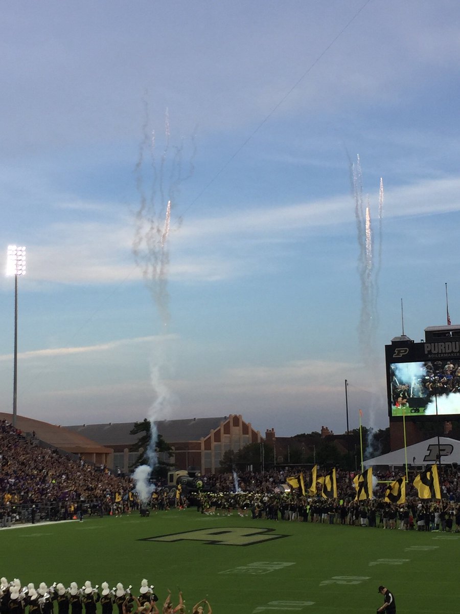 TimCary's tweet photo. Was getting to attend the @BoilerFootball home opener worth not getting home to Ohio until about 4 am?
Yes, yes it was.
Also, Iโd like the hashtag #MoorePlease to be a thing for next 4 years whenever my new fav. player does something amazing. Thanks in advance, @PurdueSports. https://t.co/kNzXBn4HZx