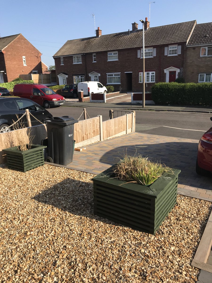 Mark_matrix's tweet photo. @Go_CheshireWest any reason my bin wasn’t collected today? Is it because they were up my drive? https://t.co/njAX5WrRBv