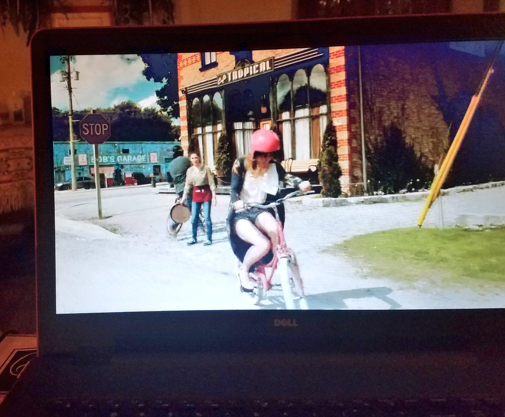 runningontime's tweet photo. Love me some #Twyla #Alexis #David #Johnny #Moria &amp; #SchittsCreek before my work day begins! Schitts Creek makes life better. #Truth https://t.co/5IktGecmN4