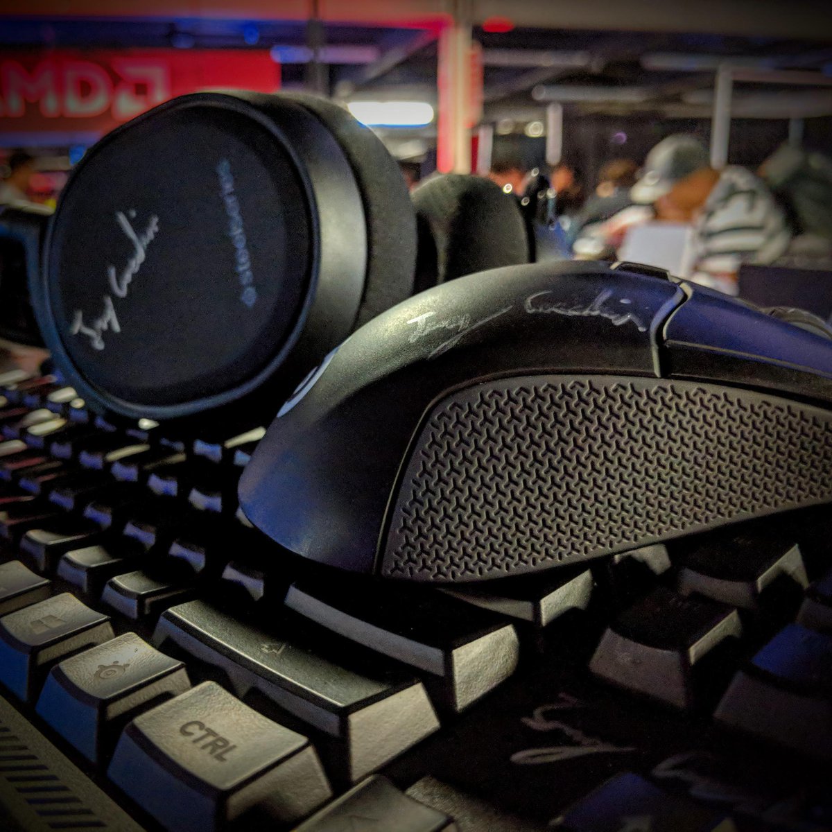 AMDRadeon's tweet image. Like AND retweet this post to win a @SteelSeries mouse, keyboard, and headset signed by @BroCanadian thanks to @StaplesCanada. A winner will be chosen today at 4pm CT.