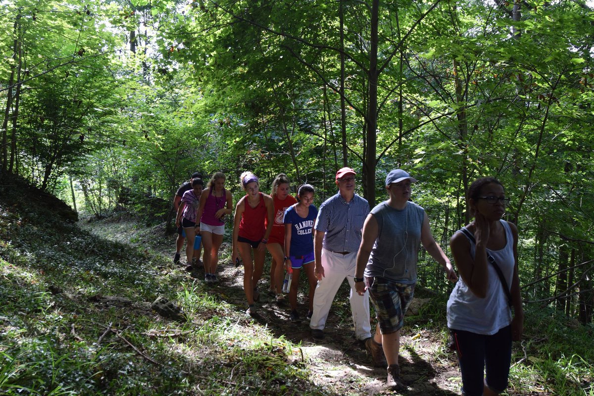 hanover_pres's tweet photo. The beauty of Hanover is founded in tradition.
For instance, I was able to take the traditional "Hike to the Point" with the #Hanover2022 class this morning. #thatsthebeautyofHanover https://t.co/NsaETau23H