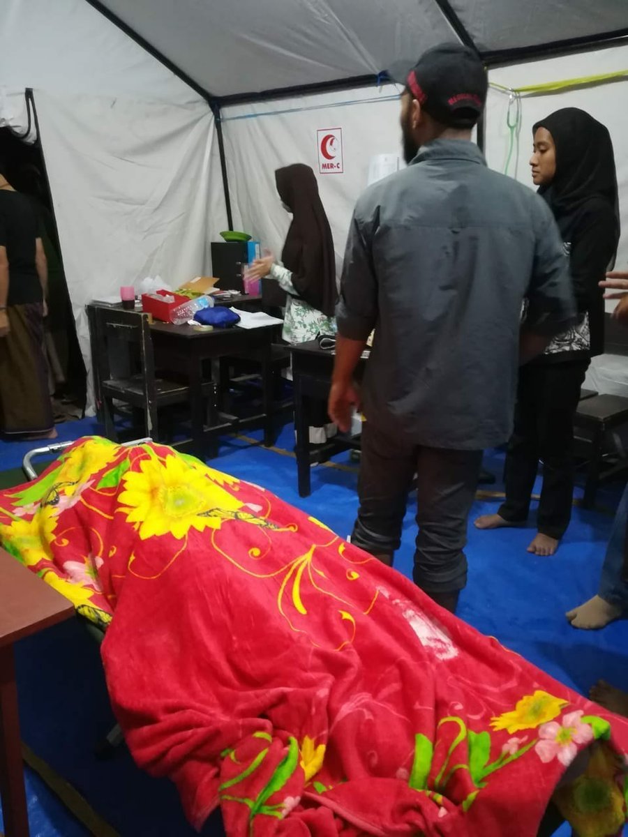 CahMbongwangan's tweet photo. Inna lillahi wa innaillaihi rojjiun
Allahumagfirlahu warhamhu waafihi wafuanhu.

Semoga Almarhum Bapak Boni ( relawan dari Mapala UII Yogyakarta) diterima amal ibadah nya dalam khusnul hotimah serta keluarga yg ditinggalkannya selalu mendapat lindungan dari Allah SWT. Aamiin. https://t.co/HoOCcF1NaY