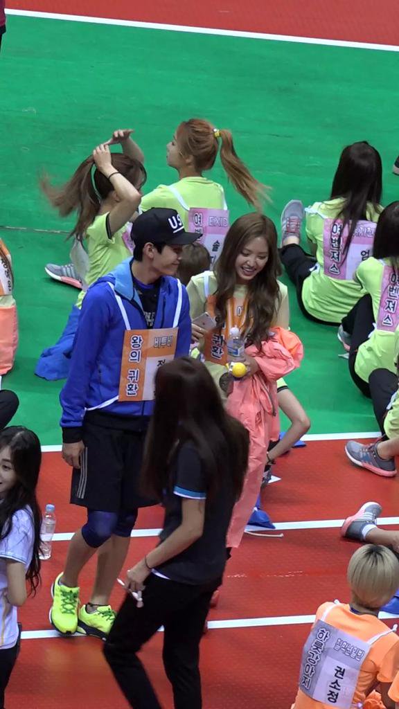 150810 ISAC - Find someone who looks at you the way Jung Ilhoon looks at Son Naeun  #비투비  #BTOB  #에이핑크  #APINK  #정일훈  #JungIlhoon  #일훈  #Ilhoon  #손나은  #SonNaeun  #나은  #Naeun  #BTOPINK  #94Liner  #ChildhoodFriends