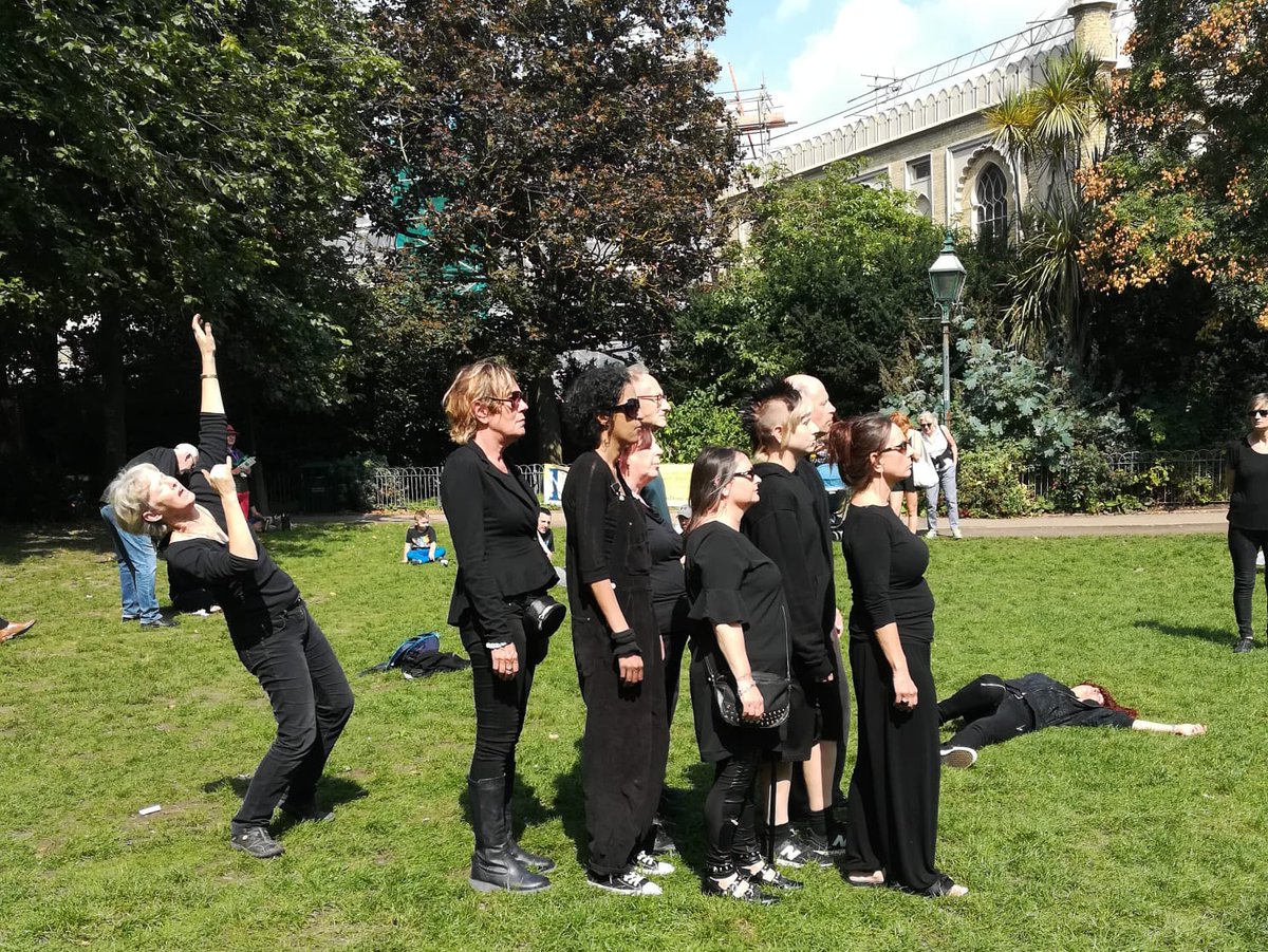 AdventuresSmall's tweet photo. #InternationalOverdoseAwarenessDay #Brighton #flashmob @cascade_connect @pavilions
#Hallelujah https://t.co/kSgULvVZIM