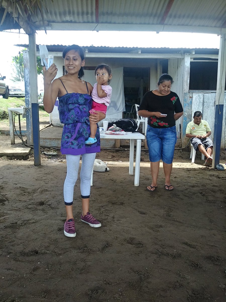 lupis035's tweet photo. La mujer como apoyo en la comercializacion de la pesca en #san andres tuxtla. Supervisión #Senacatri #Veracruz @Conapesca @incarural @JuanManuel_Eval @linosma @Lucia25Ortiz https://t.co/bsvVTNStUY