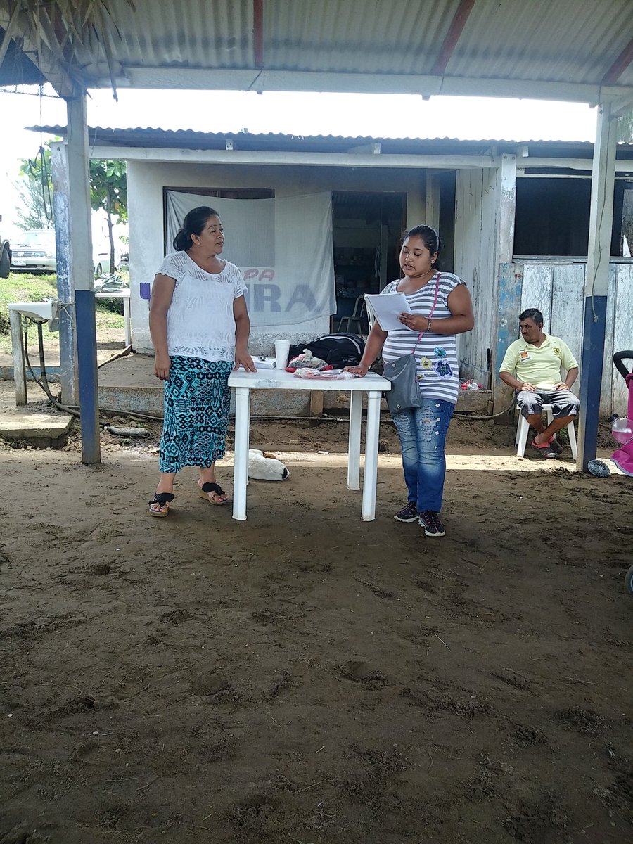 lupis035's tweet photo. La mujer como apoyo en la comercializacion de la pesca en #san andres tuxtla. Supervisión #Senacatri #Veracruz @Conapesca @incarural @JuanManuel_Eval @linosma @Lucia25Ortiz https://t.co/bsvVTNStUY