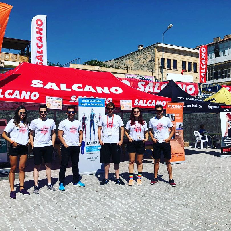 CappadociaBike's tweet photo. Salcano Kapadokya Bisiklet Festivali  https://t.co/UQi4owLXKS_Academy ekibi önce eleme yarışı katılımcılarını daha sonra bireysel ve zamana karşı yarışacak olan XCT atletlerini start için hazırladı.Finish’den gelenleri 17:30’a kadar #fizyoterapi hizmeti için #ptakademi çadırında! https://t.co/tIEmE0sWTM
