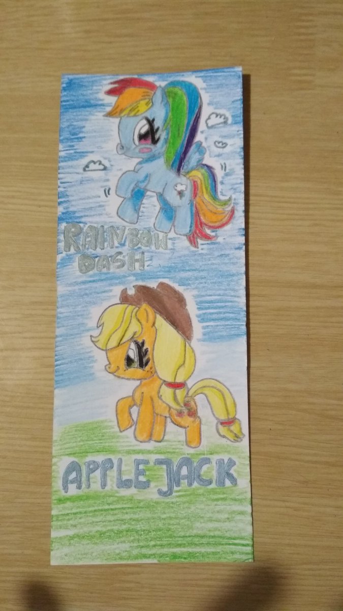 MadziaTsuki's tweet photo. #Fun2Draw #color #colors #draw #drawing #bookmark #art #sweet #kawaii #creative #cartoon #cartoons #mylittlepony #rainbowdash #applejack #pegaz #bajka #pony #slodkie #bajki #kucyki #derwent #derwentprocolour #colorpencil #sklepmatejko #kolorowanie https://t.co/BUEzaKQFUi